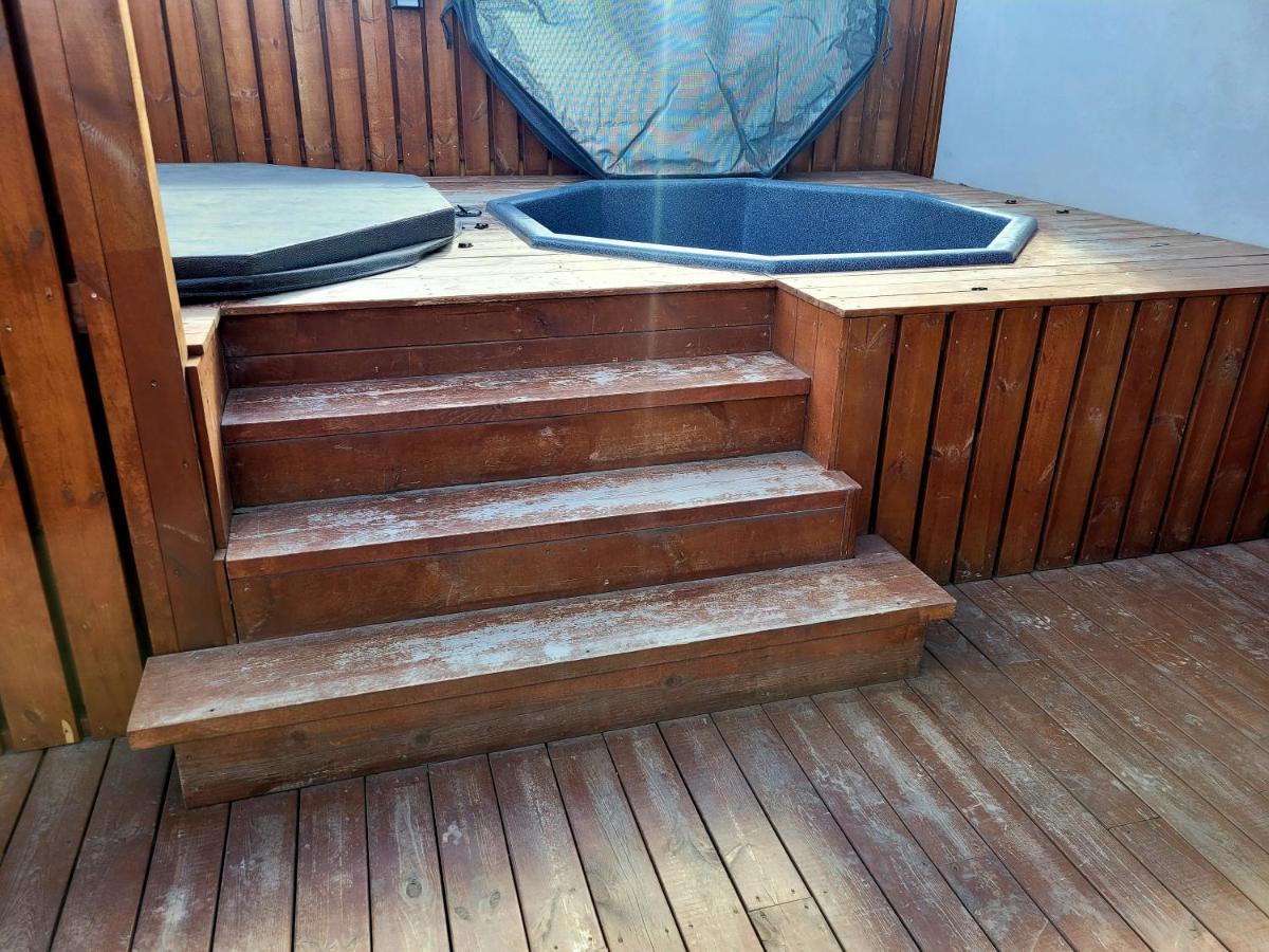 Ak Rentals, With Hot Tubs 아퀴레이리 외부 사진